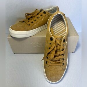 Taos Footwear Golden Yellow Sneakers